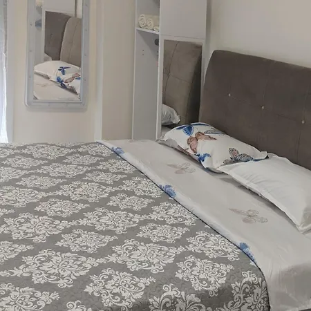 Emanuela Mystique Private Parking Apartment