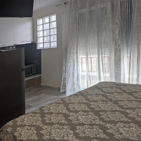 Emanuela Mystique Private Parking *